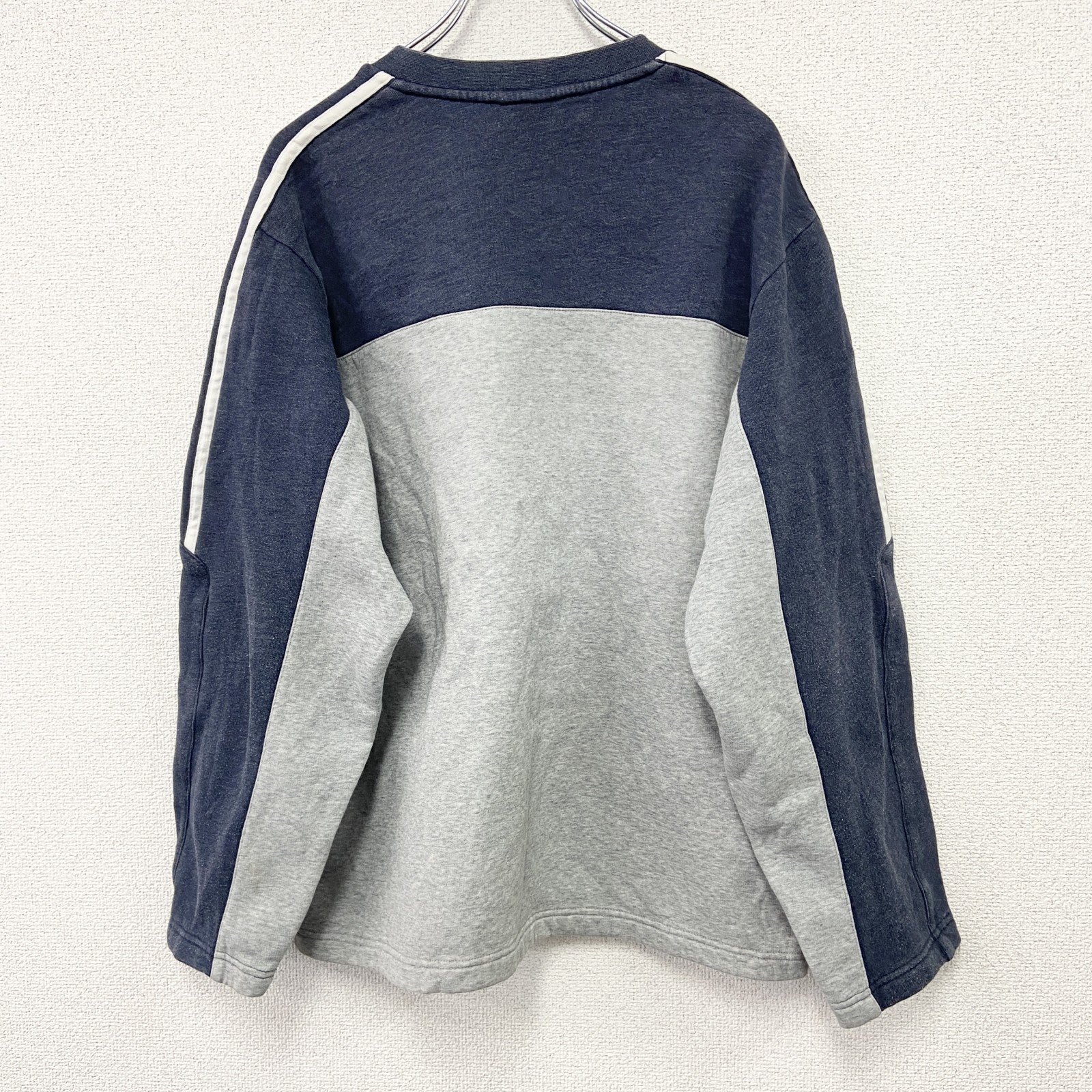 00s　adidas　アディダス　スウェット/トレーナー　パフォーマンスロゴ　ヴィンテージ　グレー　灰色　7サイズ　古着