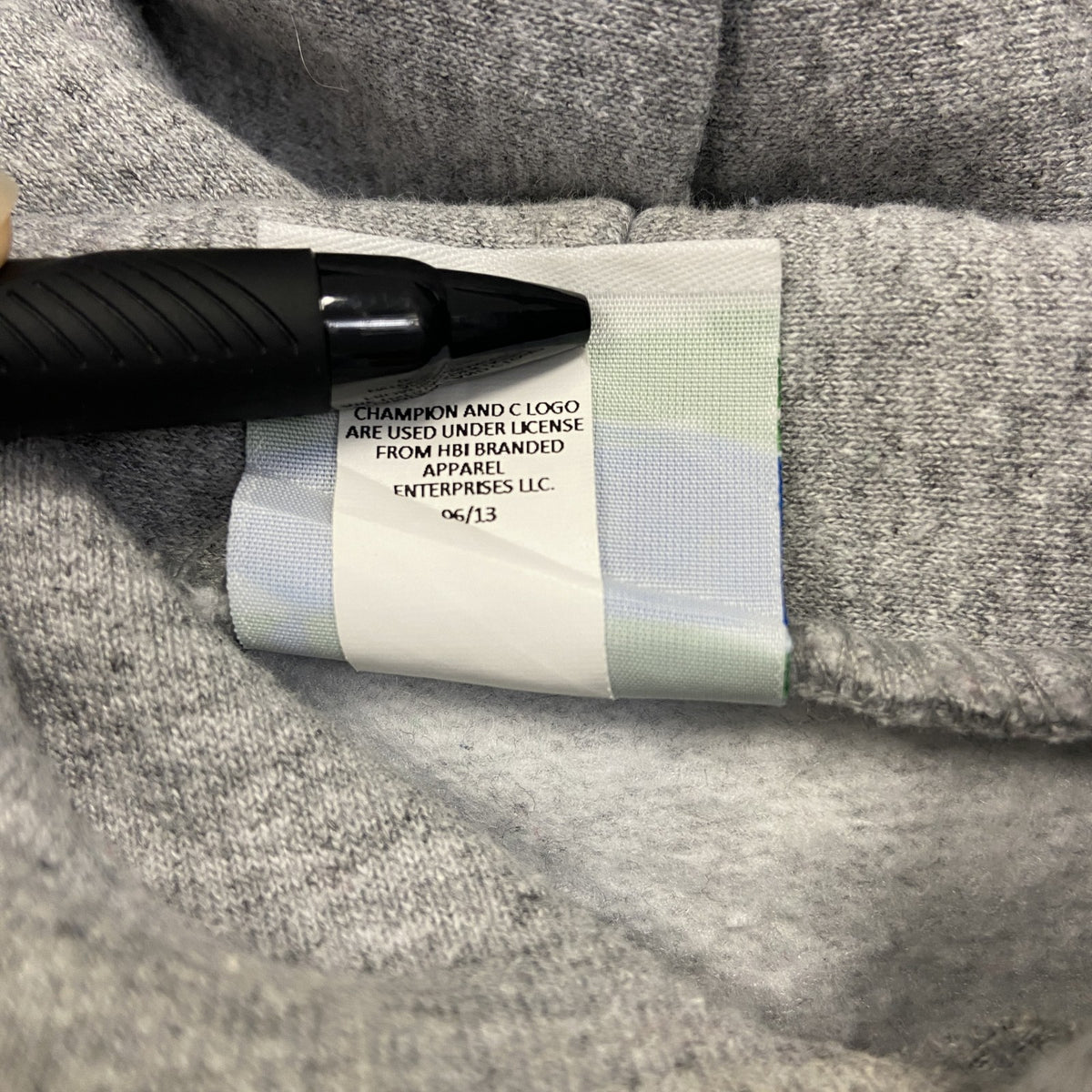 champion　チャンピオン　スウェットパーカー/フーディー　カレッジロゴ　刺繍ロゴ　現行　灰色　グレー　Lサイズ　古着