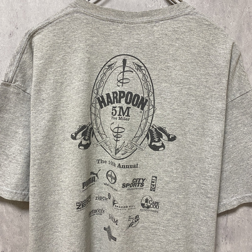 PUMA　HARPOON　半袖プリントTシャツ　グレー　灰色　レトロ　デザイン　個性的　クルーネック　春夏服　メンズ　古着
