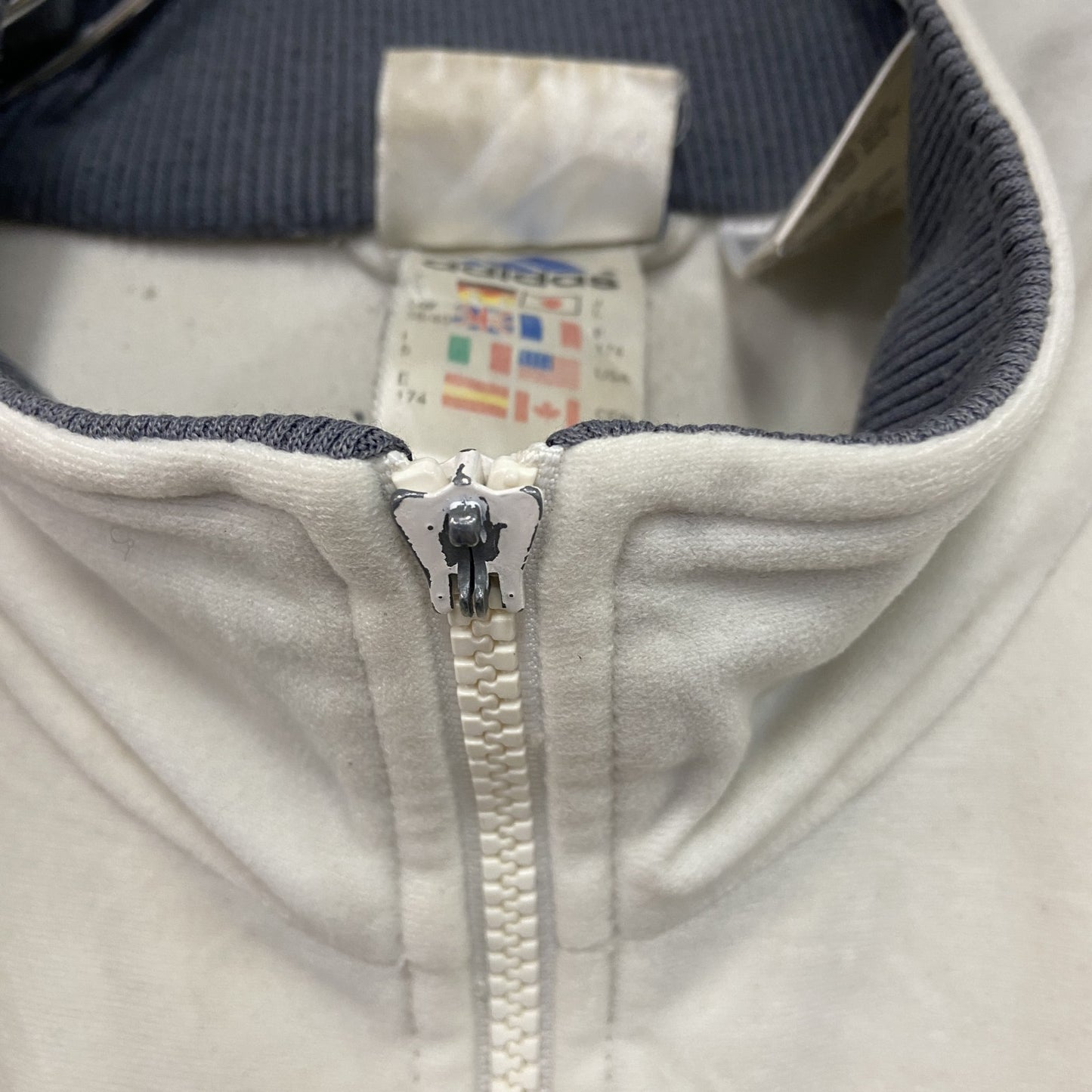 90s　adidas　アディダス　ベロアトラックジャケット/ジャージ　パフォーマンスロゴ　ヴィンテージ　白　ホワイト　Mサイズ