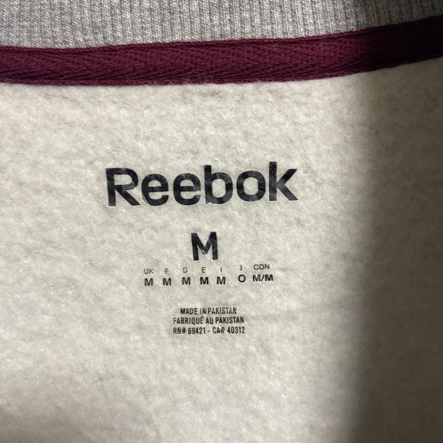 古着 used　Reebok　リーボック　長袖ワンポイントロゴ刺繍スウェット　ハイネックトレーナー　グレー　秋冬服　Mサイズ