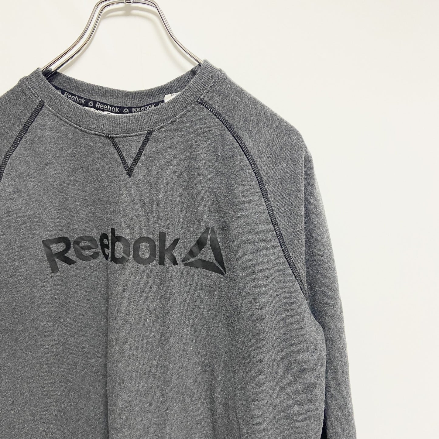 古着 used　Reebok リーボック　長袖ロゴプリントスウェット　トレーナー　ラグラン袖　レトロデザイン　グレー　Mサイズ