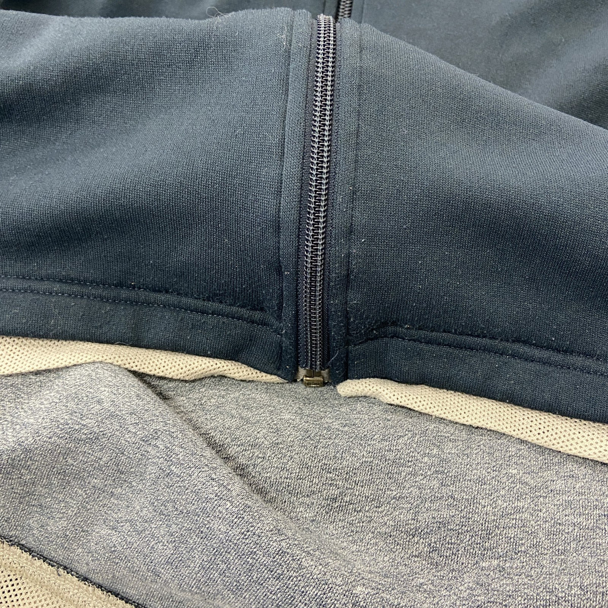 00s　adidas　アディダス　トラックジャケット/ジャージ　袖フレア　パフォーマンスロゴ　ヴィンテージ　黒　ブラック　Lサイズ　古着