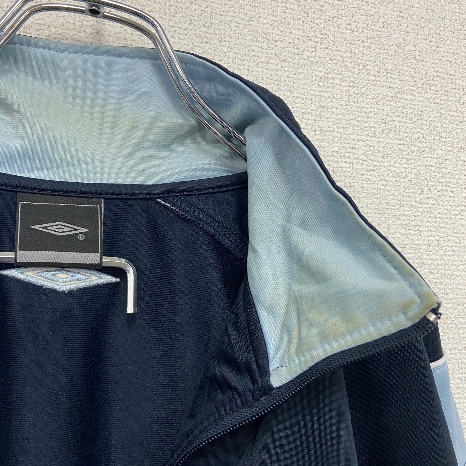 UMBRO　アンブロ　トラックジャケット/ジャージ　刺繍ロゴ　青　ブルー　XLサイズ　古着