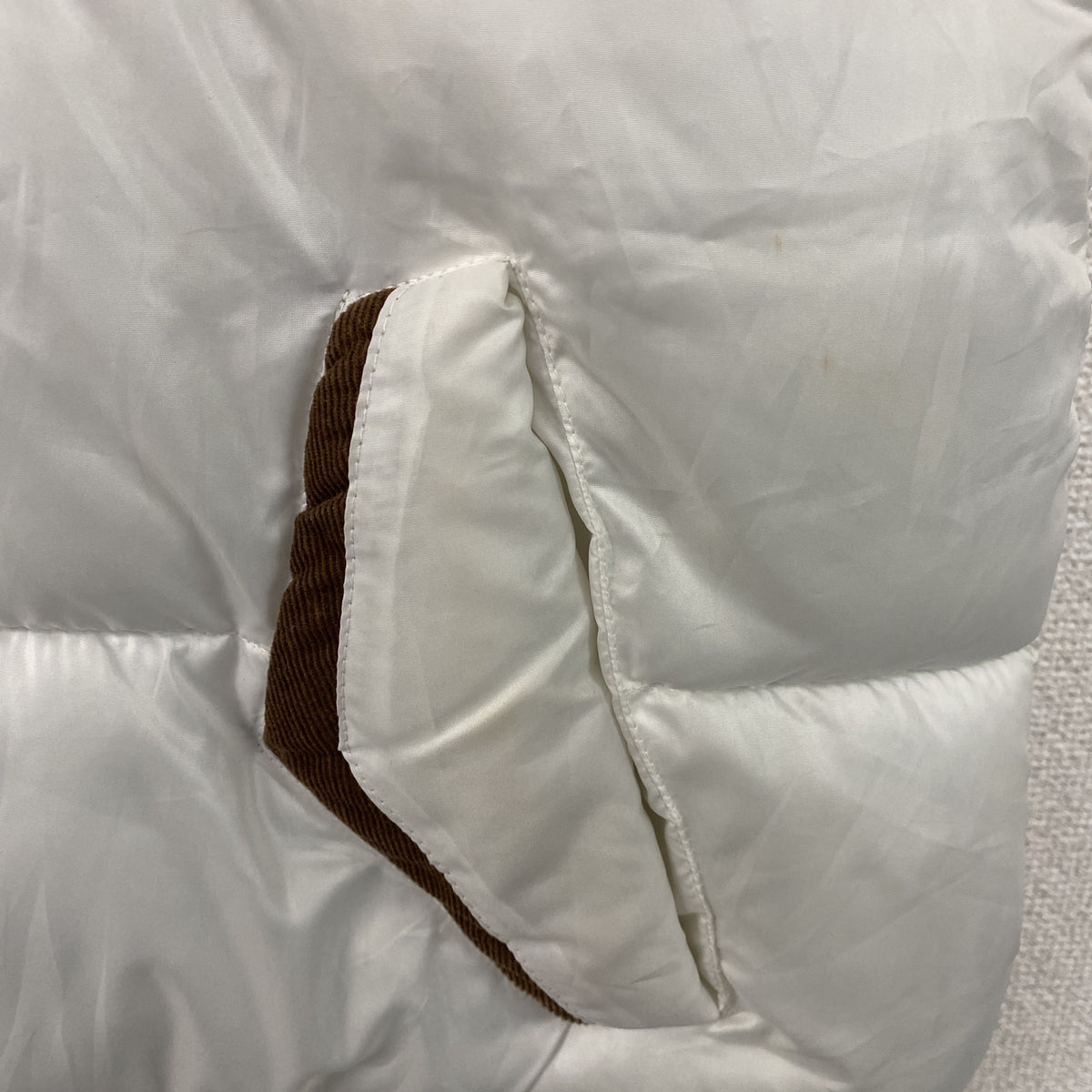 Gotcha　中綿ベスト　白　茶色　ホワイト　ブラウン　XLサイズ メンズ ポリエステル 古着