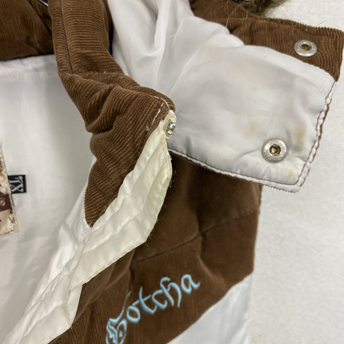 Gotcha　中綿ベスト　白　茶色　ホワイト　ブラウン　XLサイズ メンズ ポリエステル 古着