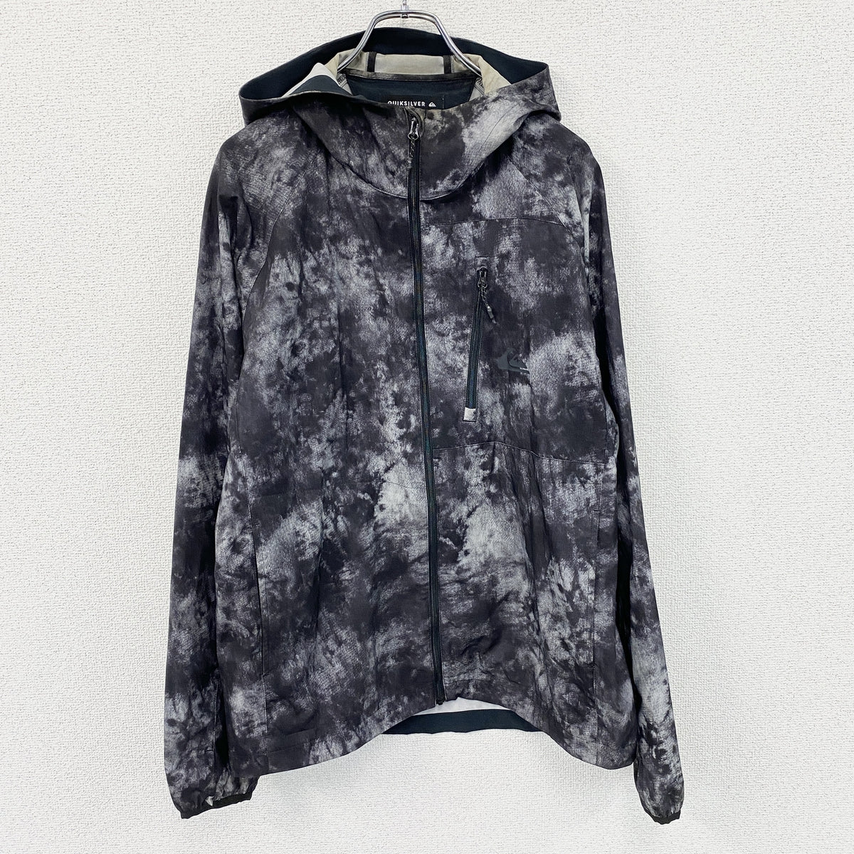 QUIKSILVER　クイックシルバー　フルジップジャケット　総柄　黒　ブラック　Lサイズ　古着