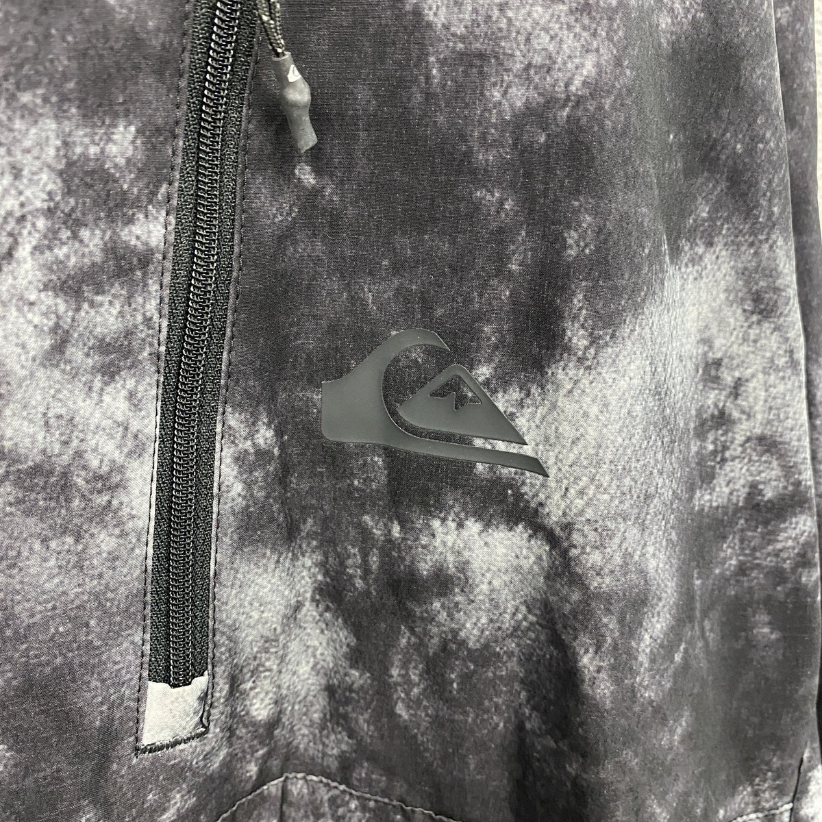 QUIKSILVER　クイックシルバー　フルジップジャケット　総柄　黒　ブラック　Lサイズ　古着