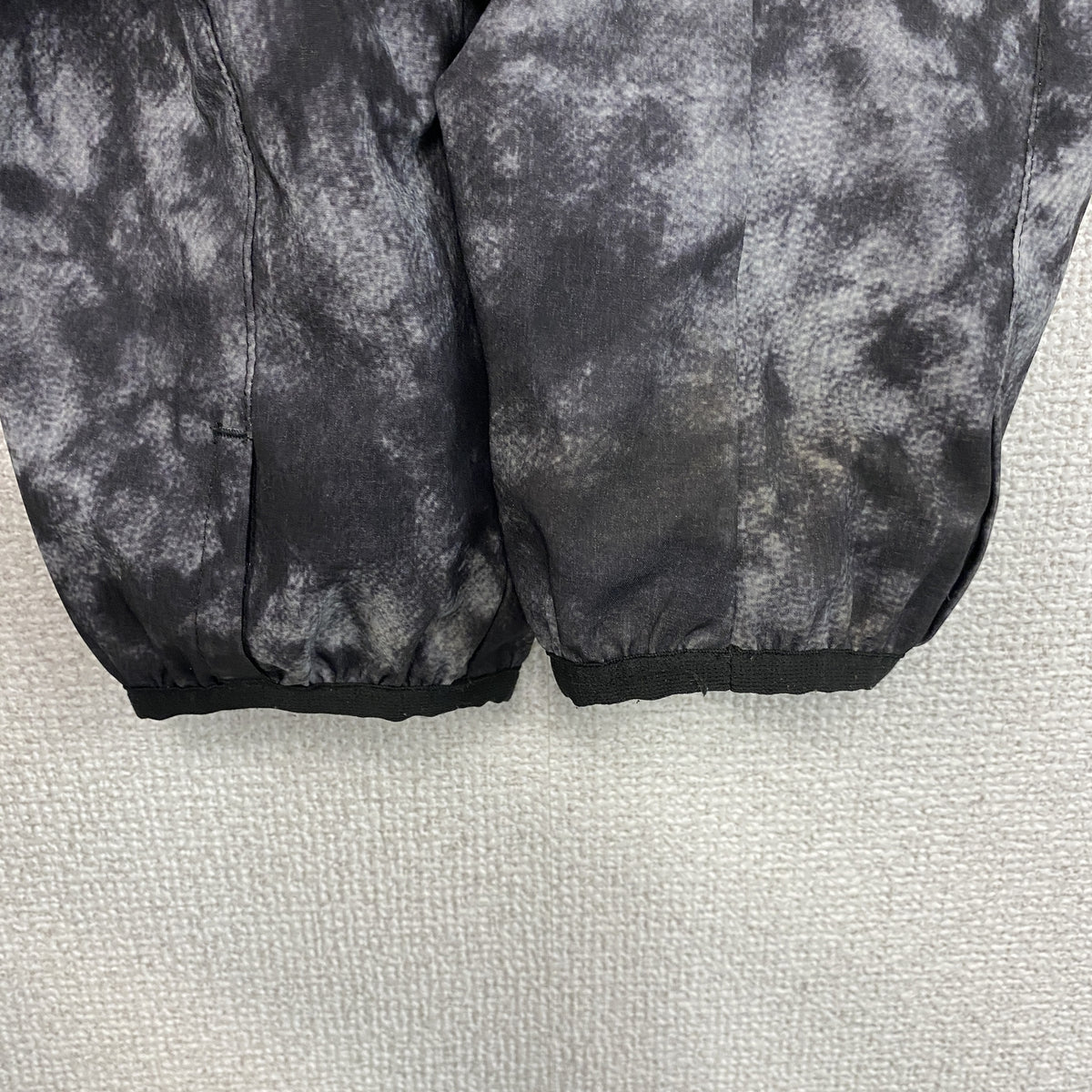 QUIKSILVER　クイックシルバー　フルジップジャケット　総柄　黒　ブラック　Lサイズ　古着