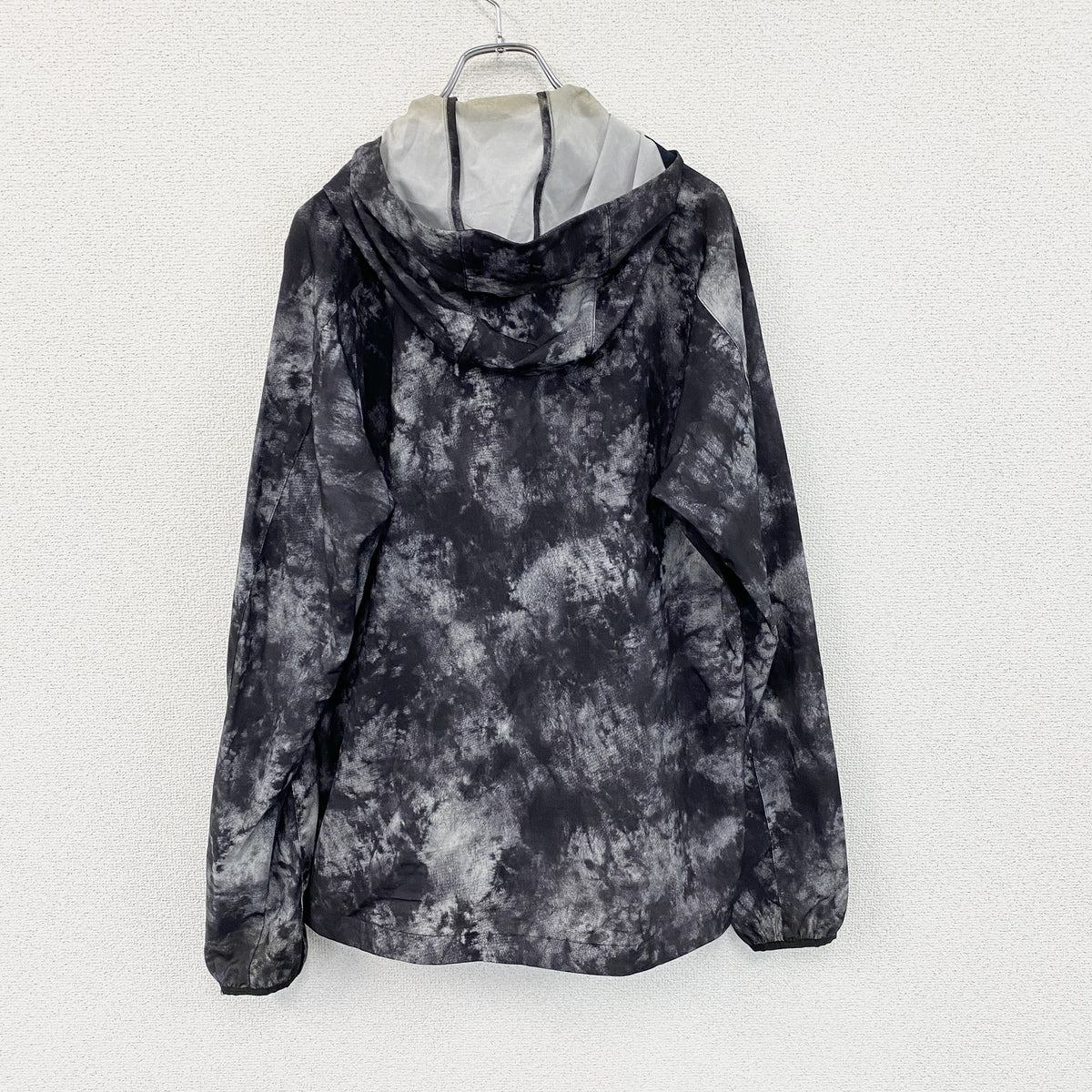QUIKSILVER　クイックシルバー　フルジップジャケット　総柄　黒　ブラック　Lサイズ　古着