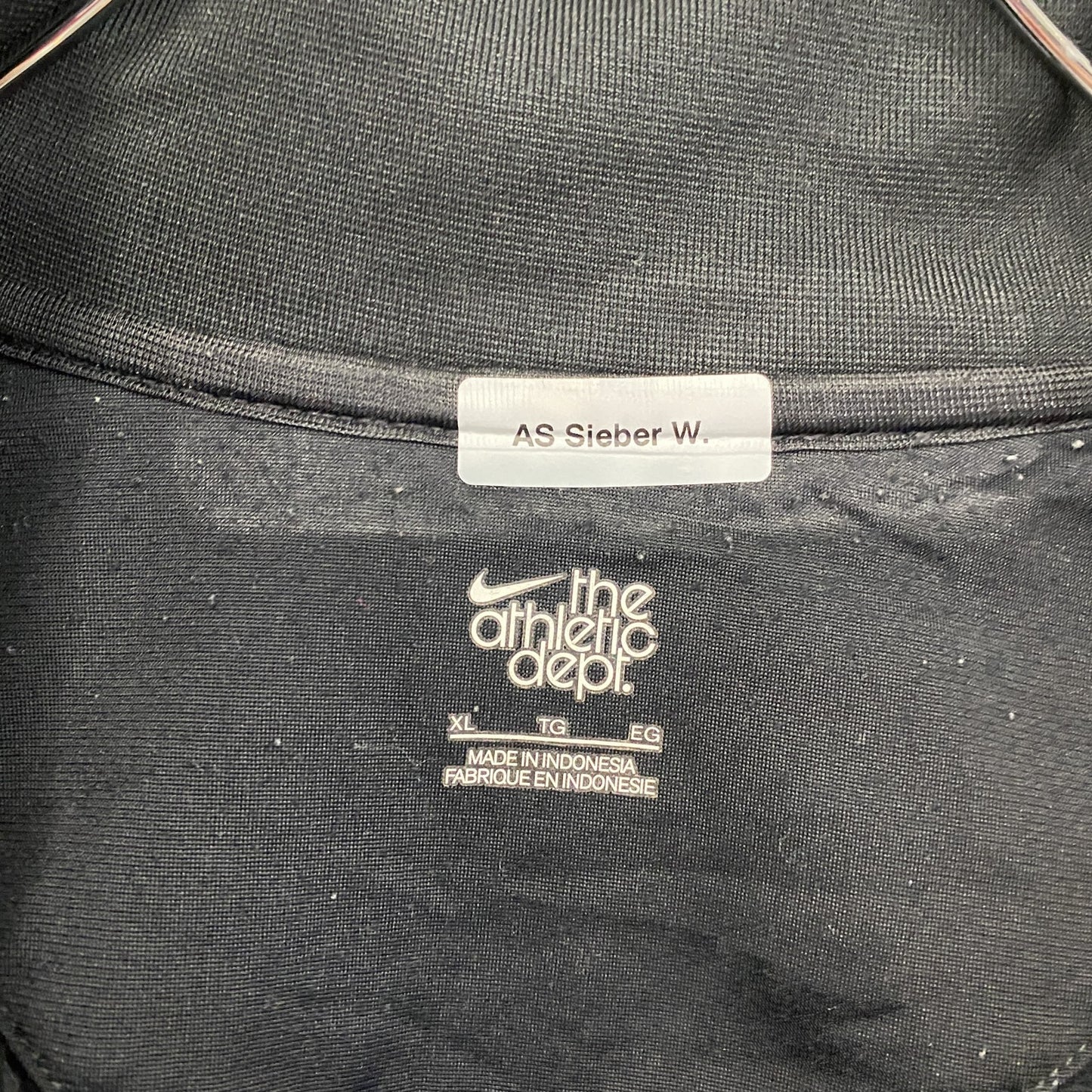 NIKE　ナイキ　トラックジャケット/ジャージ　スウッシュ　黒　ブラック　XLサイズ