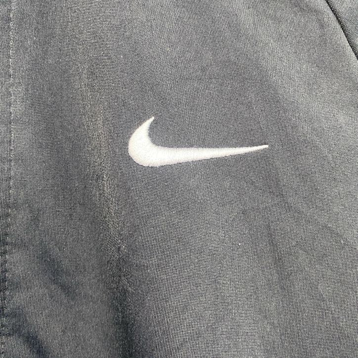 古着 used　NIKE　ナイキ　長袖トラックジャケット　フルジップジャージ　ワンポイントロゴ刺繍　黒　ブラック　Mサイズ