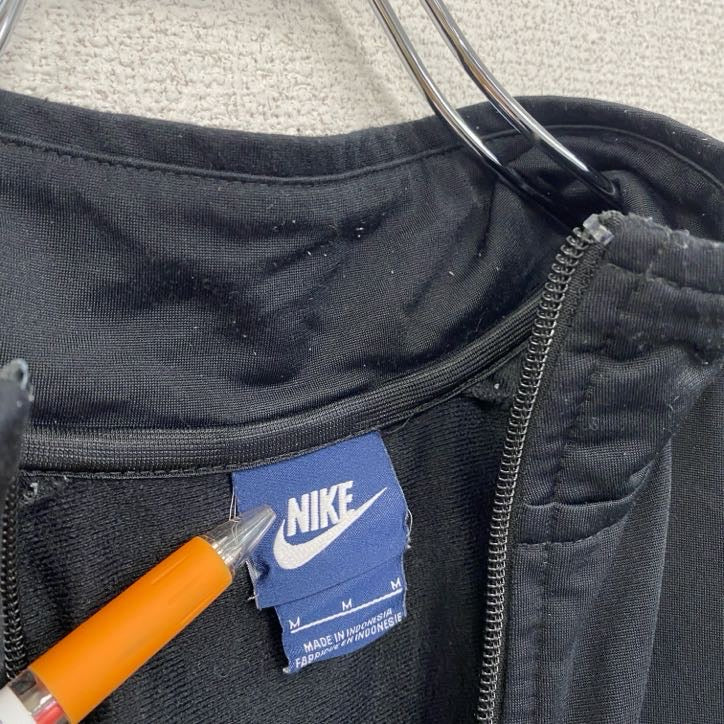 古着 used　NIKE　ナイキ　長袖トラックジャケット　フルジップジャージ　ワンポイントロゴ刺繍　黒　ブラック　Mサイズ