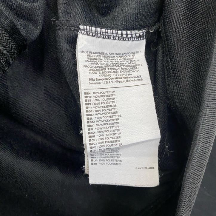 古着 used　NIKE　ナイキ　長袖トラックジャケット　フルジップジャージ　ワンポイントロゴ刺繍　黒　ブラック　Mサイズ