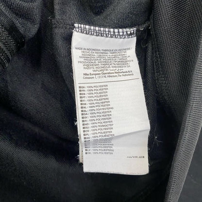 古着 used　NIKE　ナイキ　長袖トラックジャケット　フルジップジャージ　ワンポイントロゴ刺繍　黒　ブラック　Mサイズ