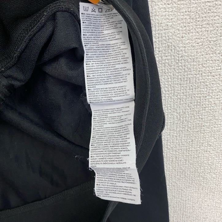 古着 used　NIKE　ナイキ　長袖トラックジャケット　フルジップジャージ　ワンポイントロゴ刺繍　黒　ブラック　Mサイズ