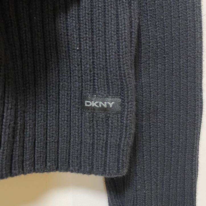 古着 used　DKNY ディーケーエヌワイ　長袖Vネックニット　セーター　黒　ブラック　無地　秋冬服　Lサイズ