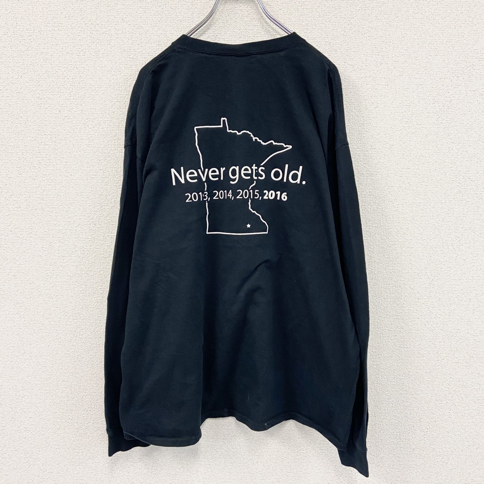 GILDAN　ギルダン　長袖Tシャツ/ロンT　フットボール　ミネソタ州　黒　ブラック　2XLサイズ　古着