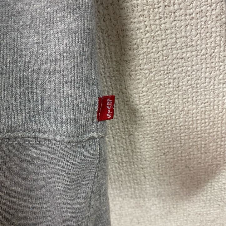 Levi’s　リーバイス　スウェット/トレーナー　前V　グレー　灰色　Lサイズ　古着