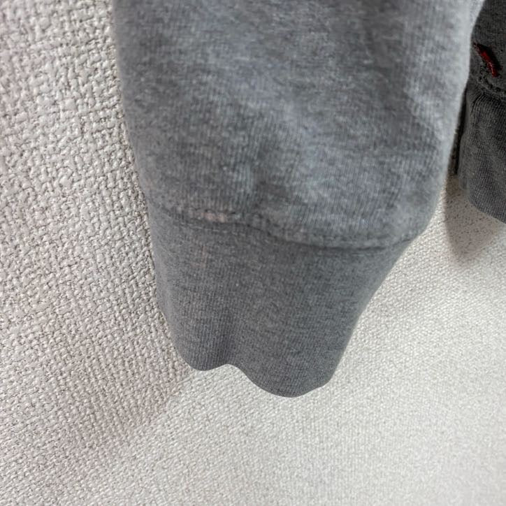 Levi’s　リーバイス　スウェット/トレーナー　前V　グレー　灰色　Lサイズ　古着