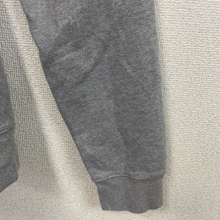 Levi’s　リーバイス　スウェット/トレーナー　前V　グレー　灰色　Lサイズ　古着