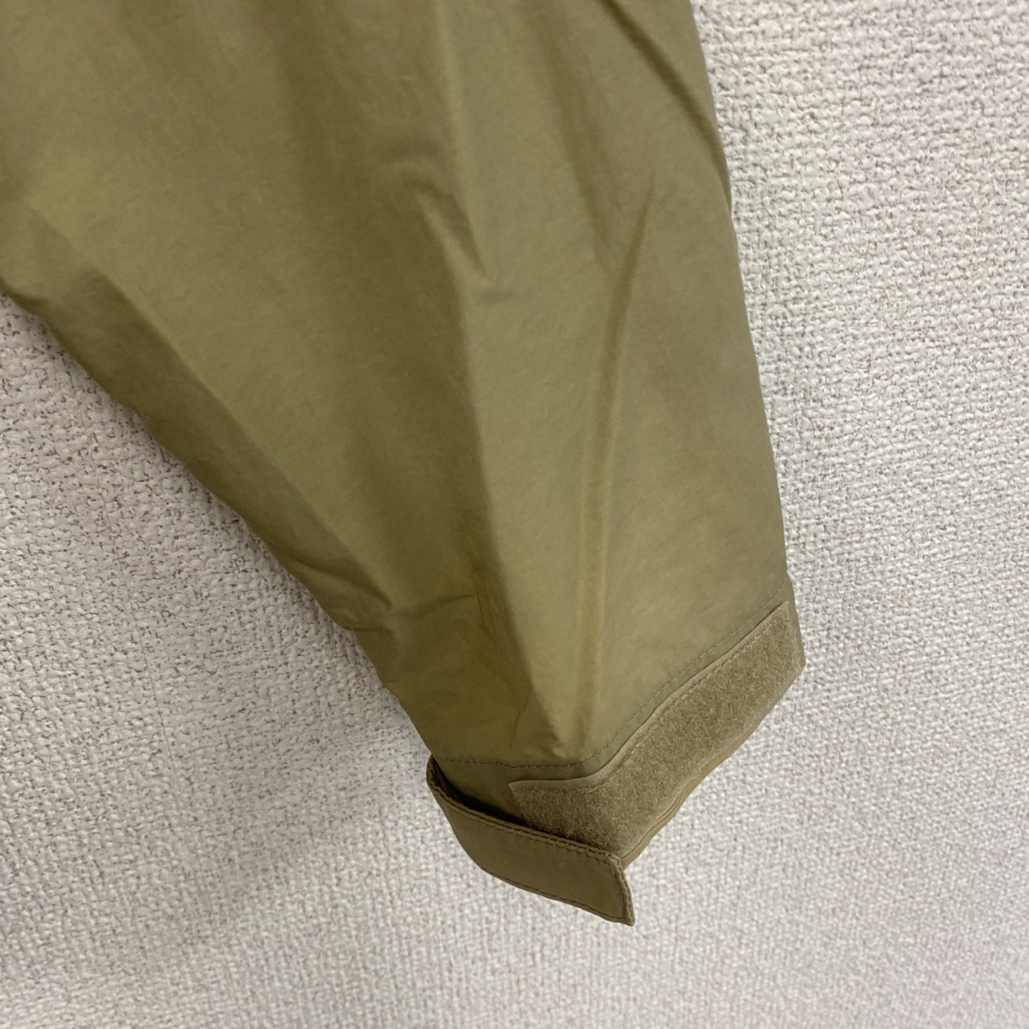 HELLY HANSENN　ヘリーハンセン　ナイロンジャケット　カーキ