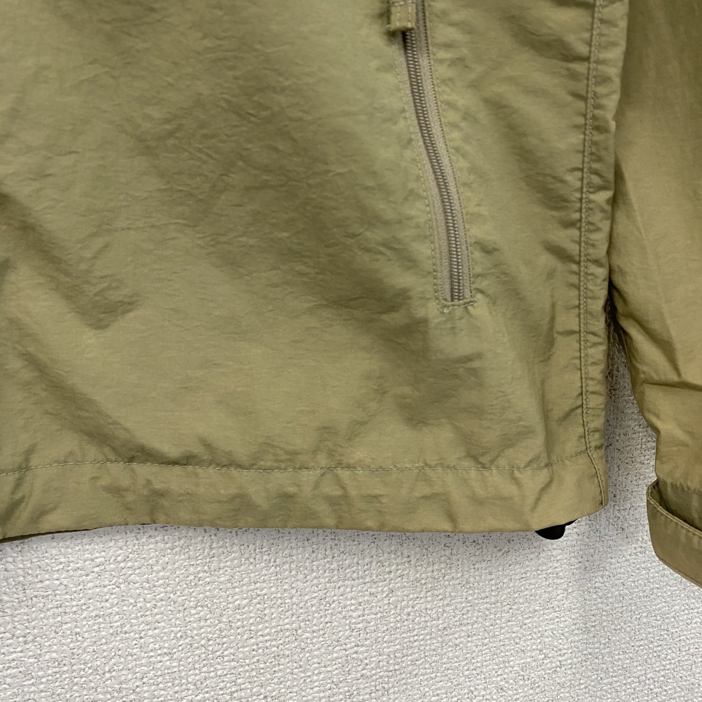 HELLY HANSENN　ヘリーハンセン　ナイロンジャケット　カーキ