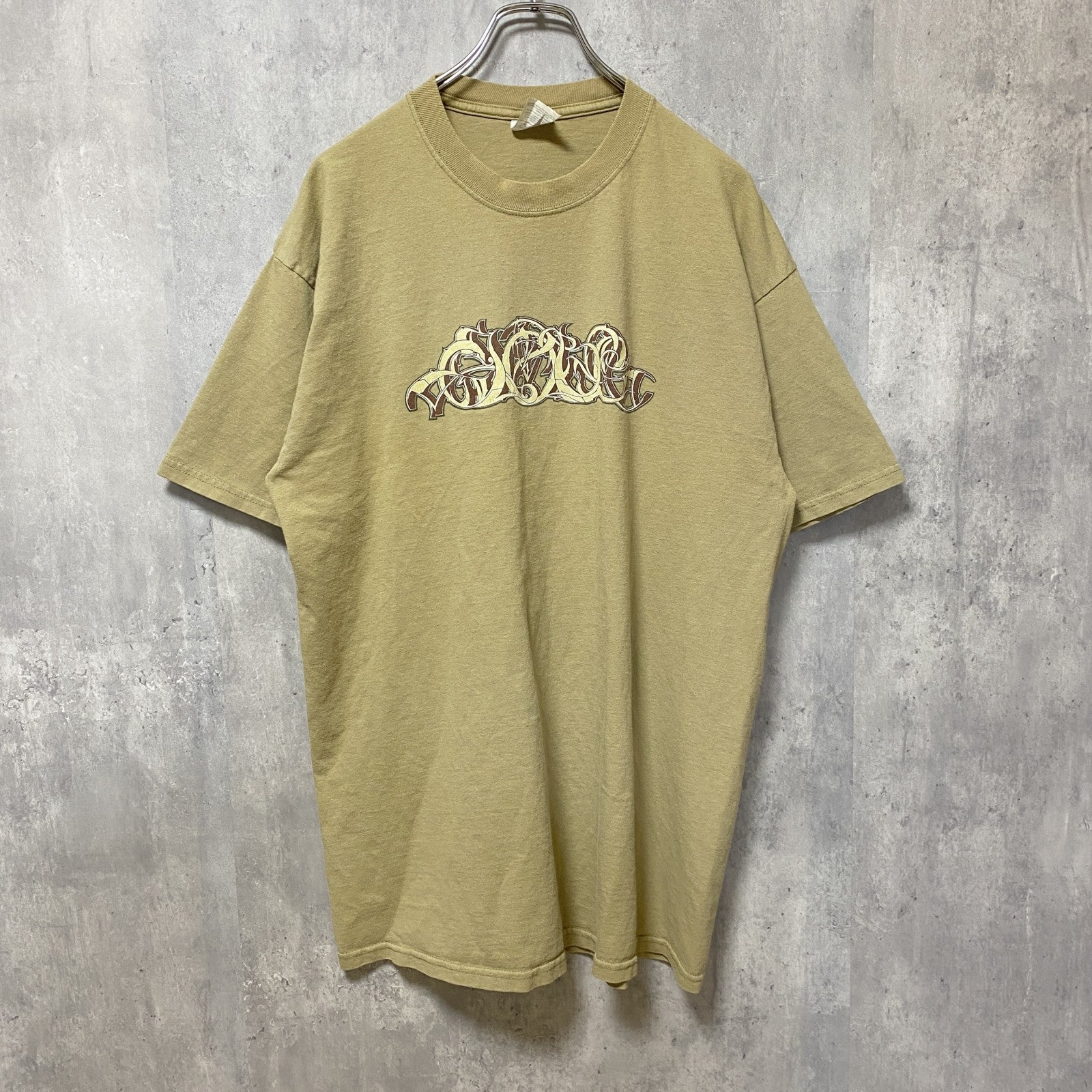 半袖カレッジプリントTシャツ　バックプリント　キャメル色　個性的　クルーネック　オーバーサイズ　XLサイズ　古着