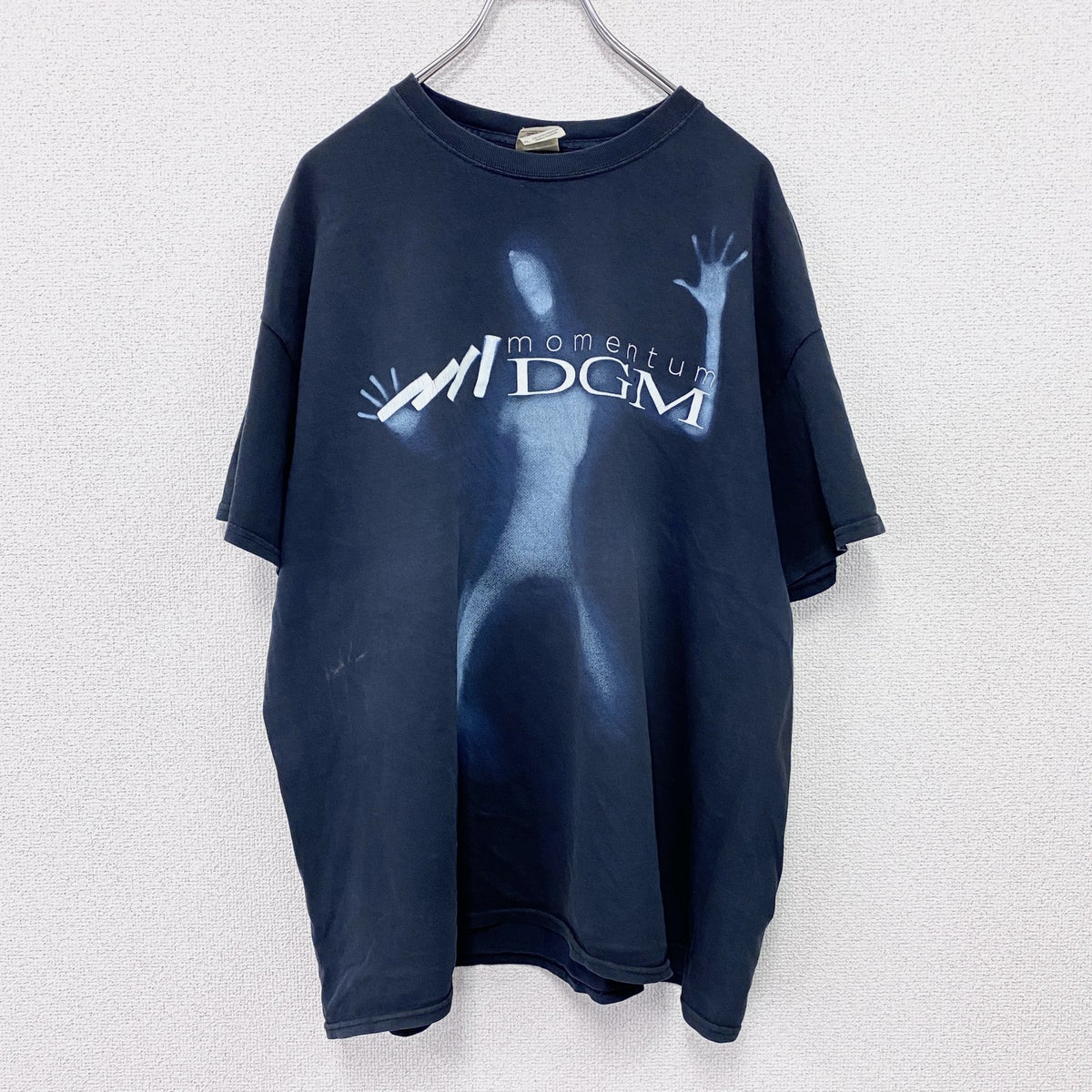 GILDAN　ギルダン　DGM　ディージーエム　momentum　半袖プリントTシャツ　バンドT　黒　ブラック　XLサイズ　古着