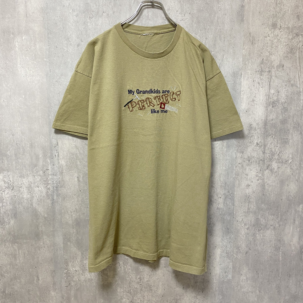 半袖刺繍Tシャツ　キャメル色　レトロ　デザイン　個性的　クルーネック　春夏服　ビッグシルエット　オーバーサイズ　古着