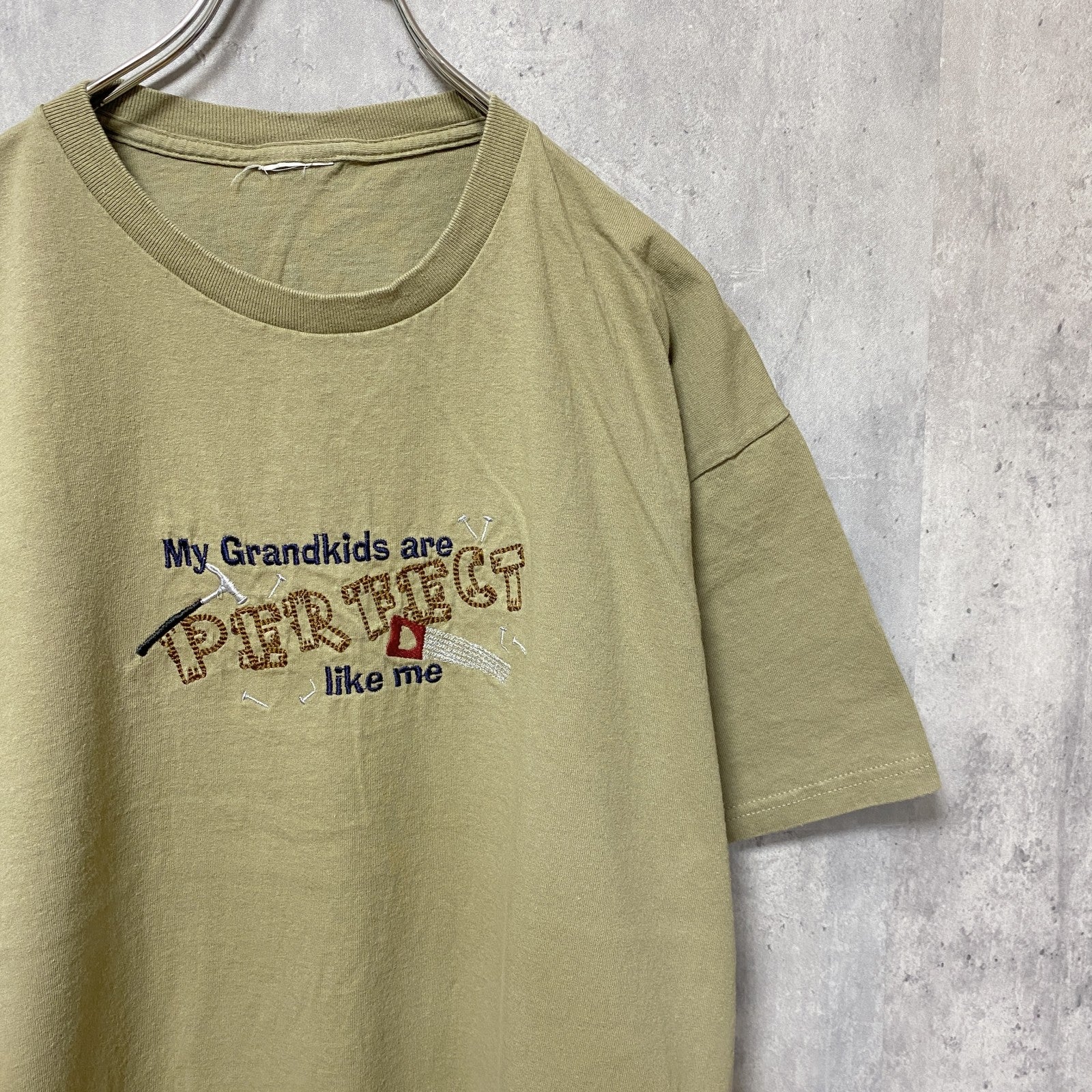半袖刺繍Tシャツ　キャメル色　レトロ　デザイン　個性的　クルーネック　春夏服　ビッグシルエット　オーバーサイズ　古着