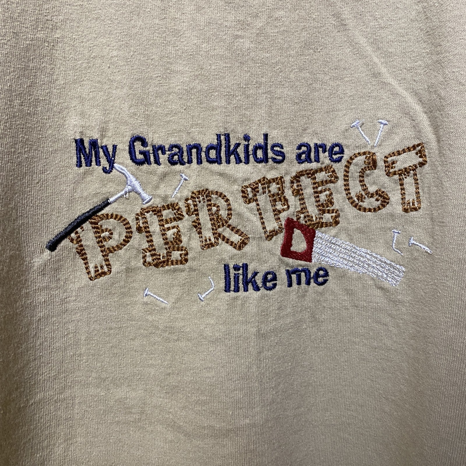 半袖刺繍Tシャツ　キャメル色　レトロ　デザイン　個性的　クルーネック　春夏服　ビッグシルエット　オーバーサイズ　古着
