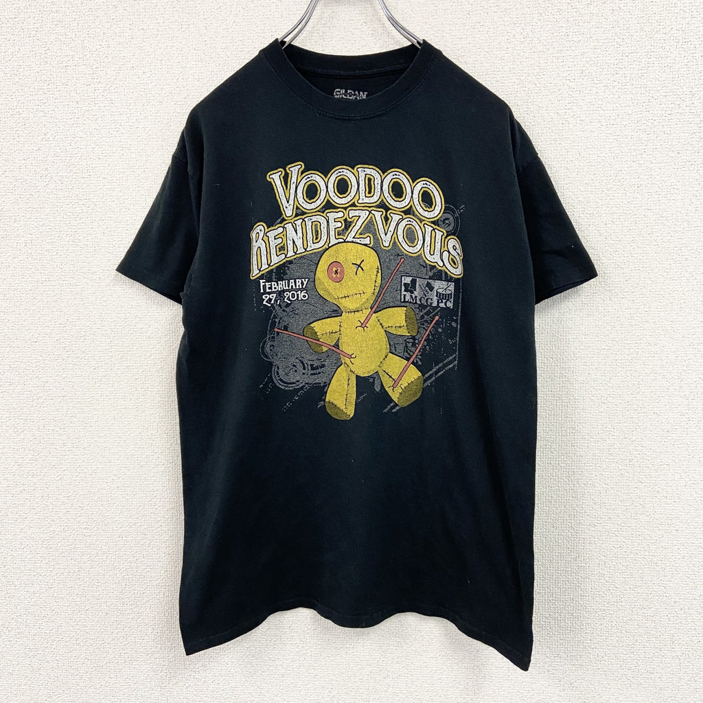GILDAN　ギルダン　半袖プリントTシャツ　アーチプリント　人形　黒　ブラック　Mサイズ　古着