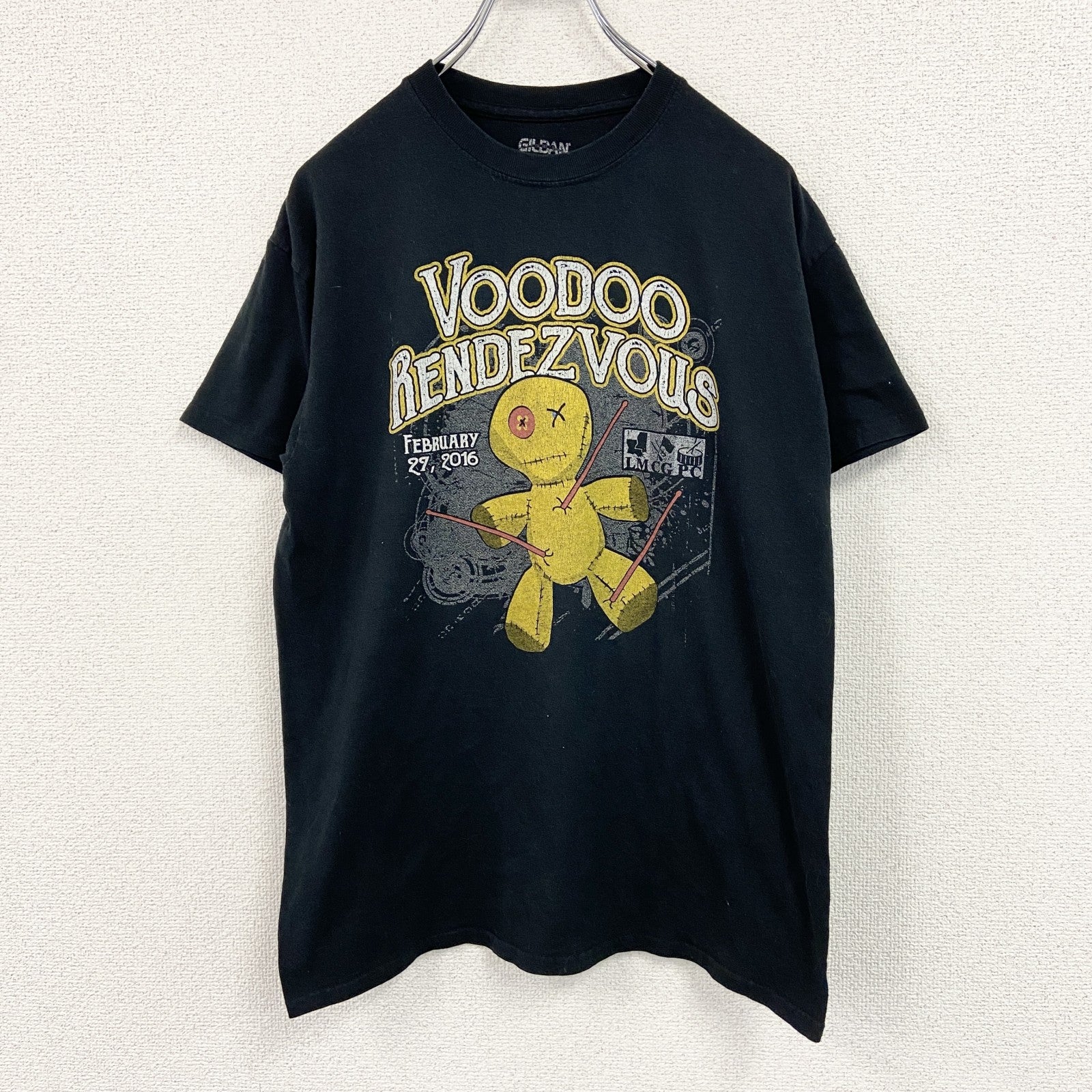 GILDAN　ギルダン　半袖プリントTシャツ　アーチプリント　人形　黒　ブラック　Mサイズ　古着