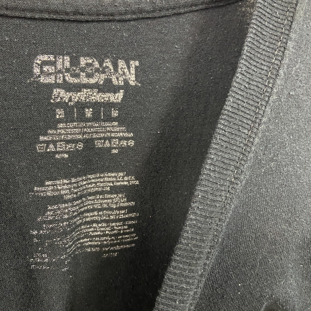 GILDAN　ギルダン　半袖プリントTシャツ　アーチプリント　人形　黒　ブラック　Mサイズ　古着