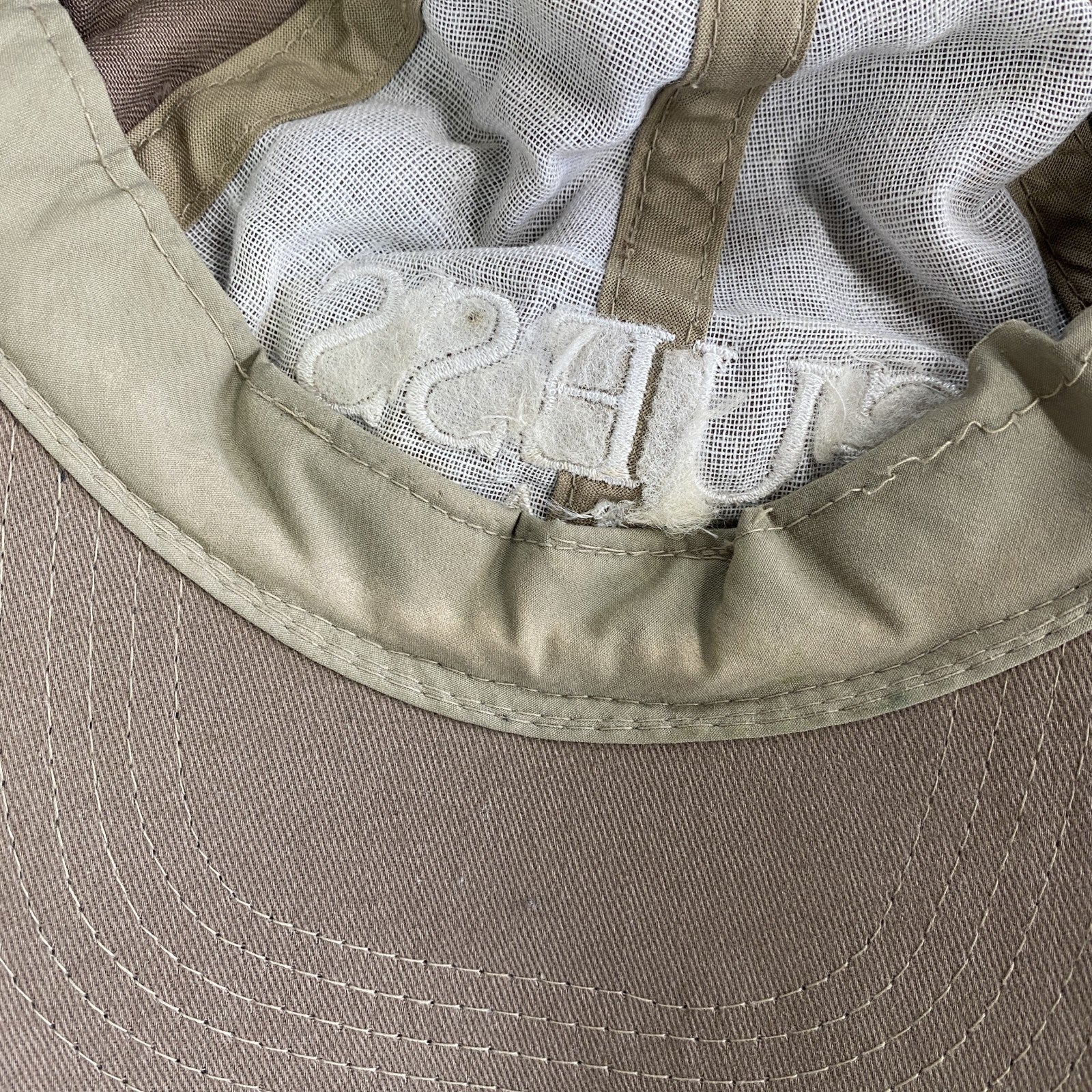 古着 used　90s　GUESS　ゲス　6パネルキャップ　ベースボールキャップ　ヴィンテージ　ベージュ　