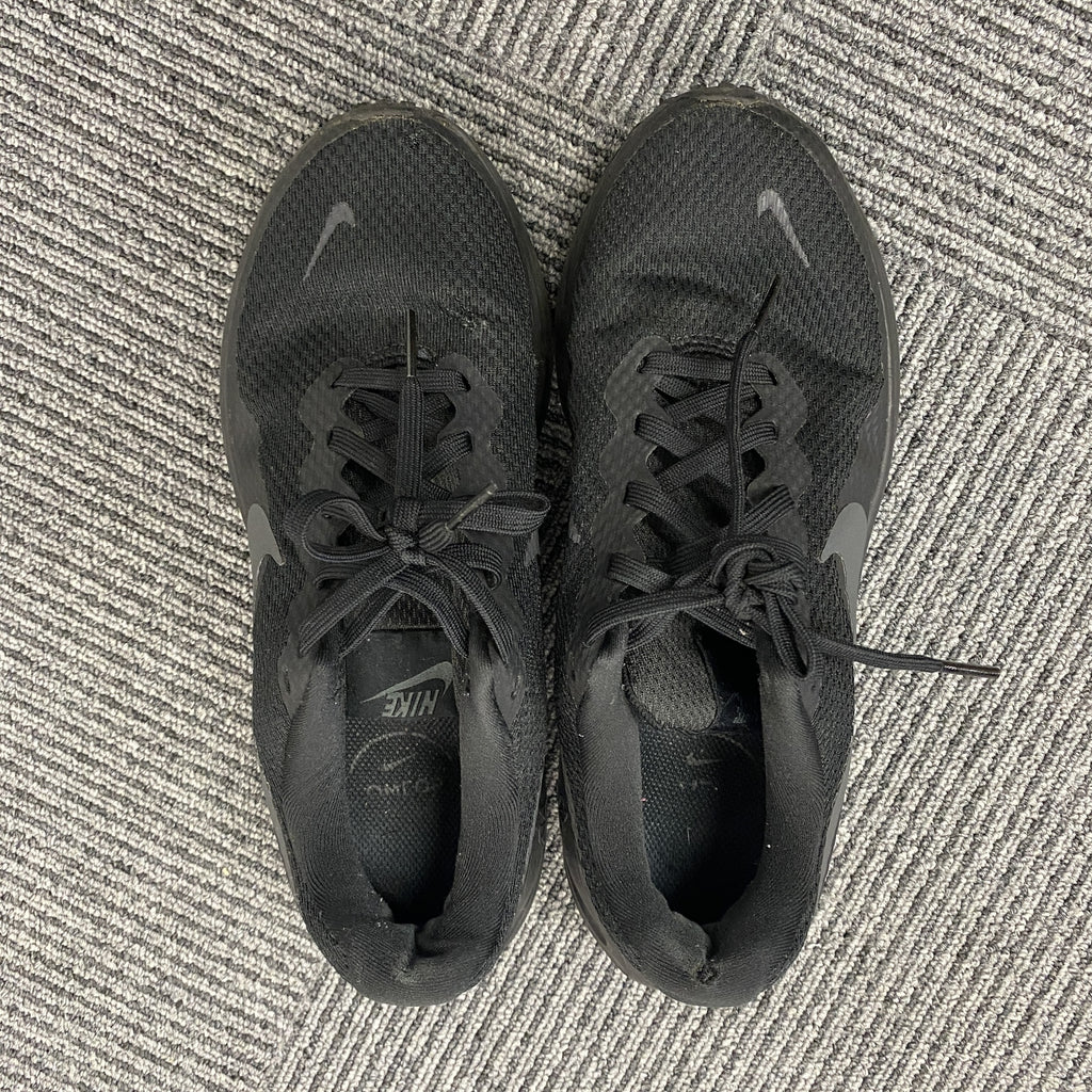 NIKE　ナイキ　Revolution 8　スニーカー/ランニングシューズ　黒　ブラック　24cm　古着
