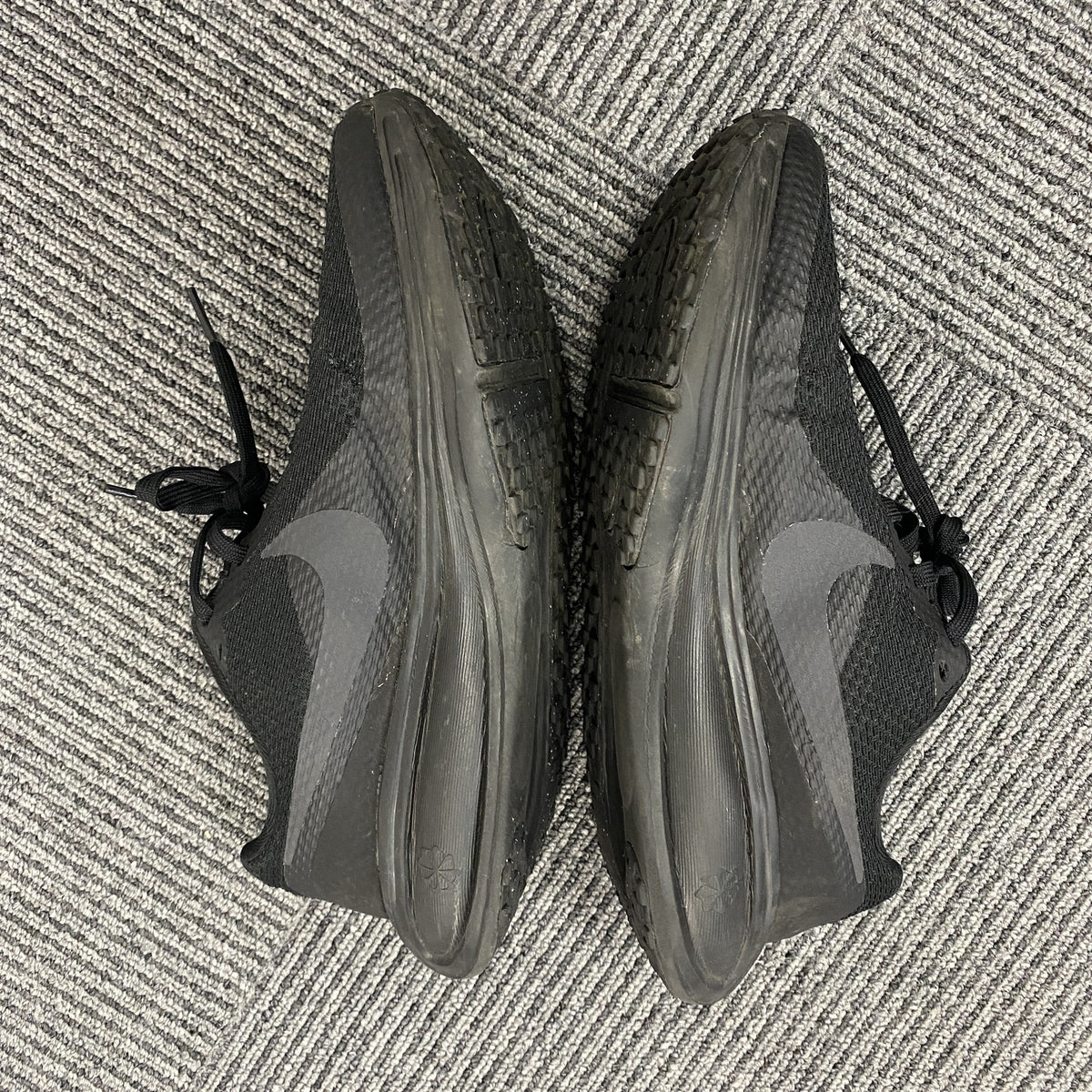 NIKE　ナイキ　Revolution 8　スニーカー/ランニングシューズ　黒　ブラック　24cm　古着