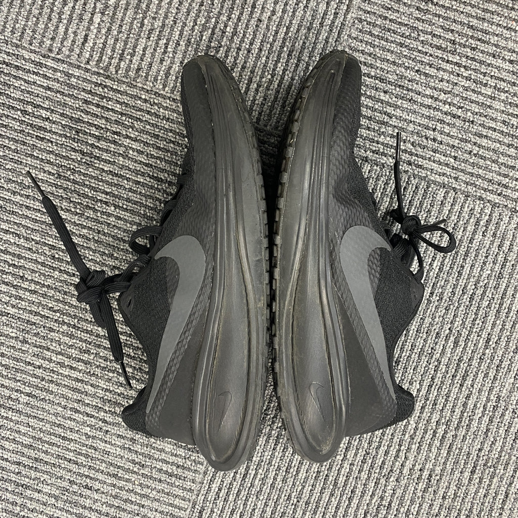 NIKE　ナイキ　Revolution 8　スニーカー/ランニングシューズ　黒　ブラック　24cm　古着