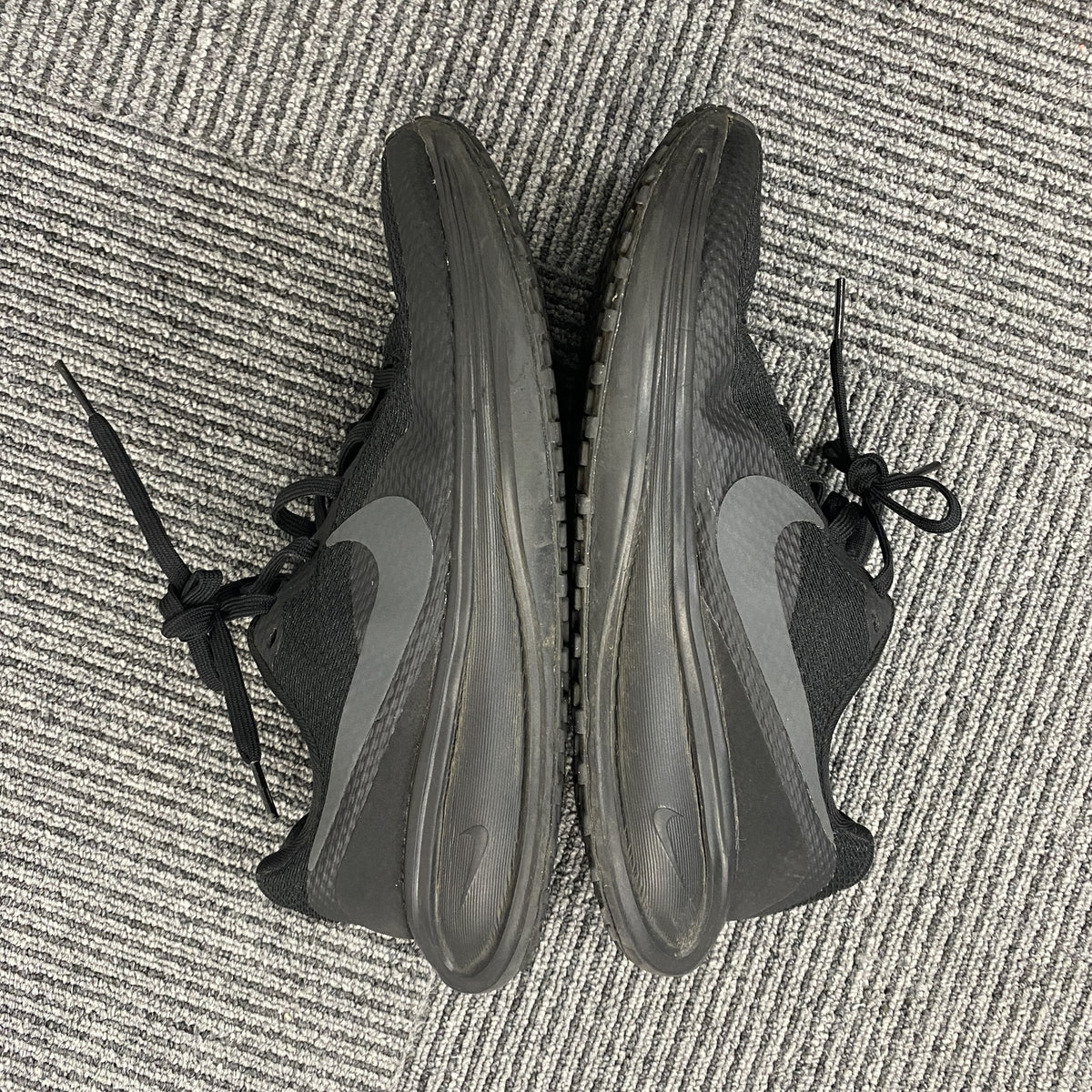 NIKE　ナイキ　Revolution 8　スニーカー/ランニングシューズ　黒　ブラック　24cm　古着