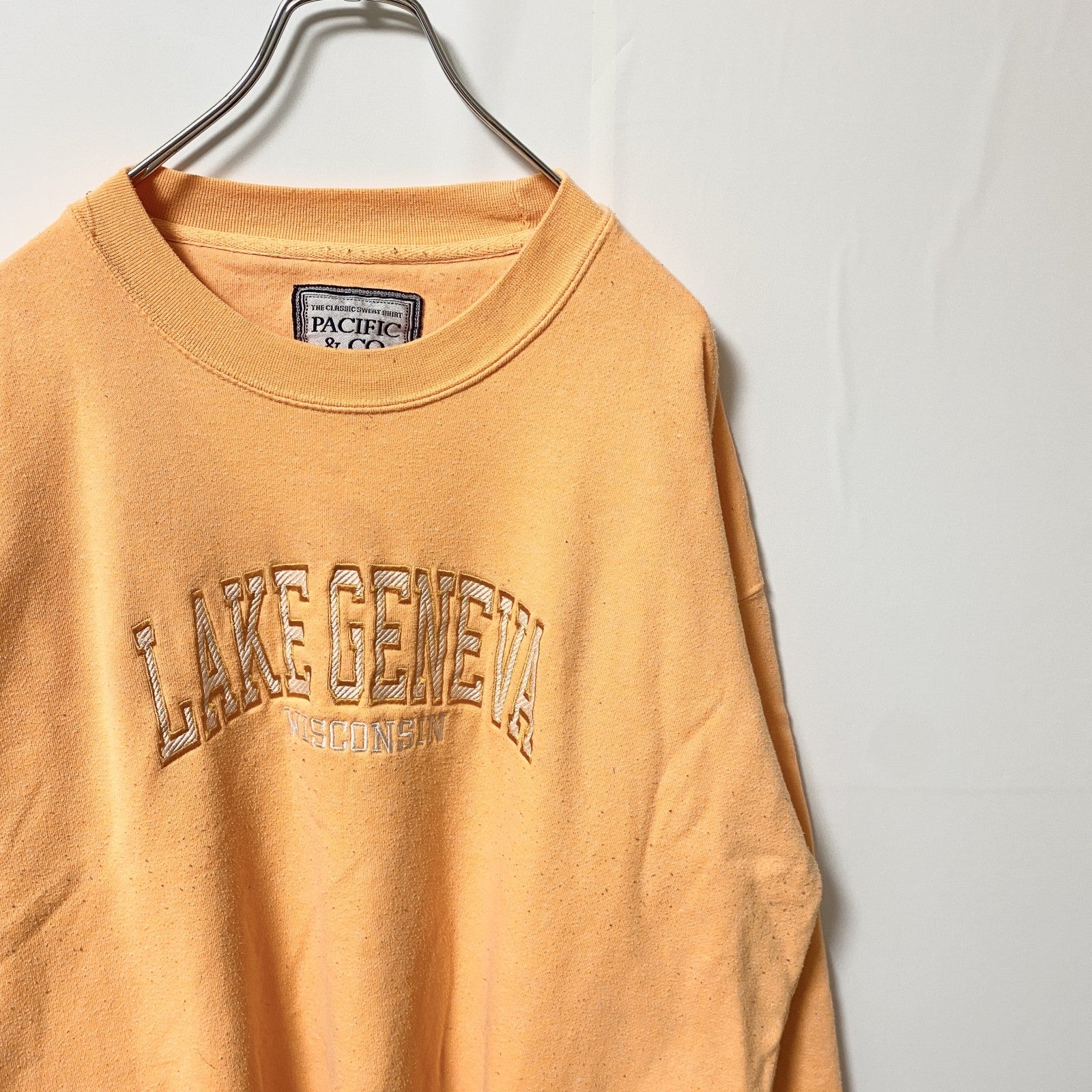 PACFIC＆CO　長袖刺繍スウェット　トレーナー　LAKE GENEVA　オレンジ　ビックシルエット　XLサイズ　古着