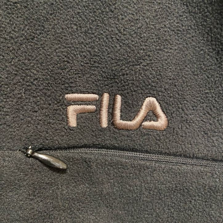 FILA　フィラ　長袖ハイネックフリースジャケット　ワンポイント刺繍　シンプル　黒　ブラック　秋冬服　Mサイズ　古着