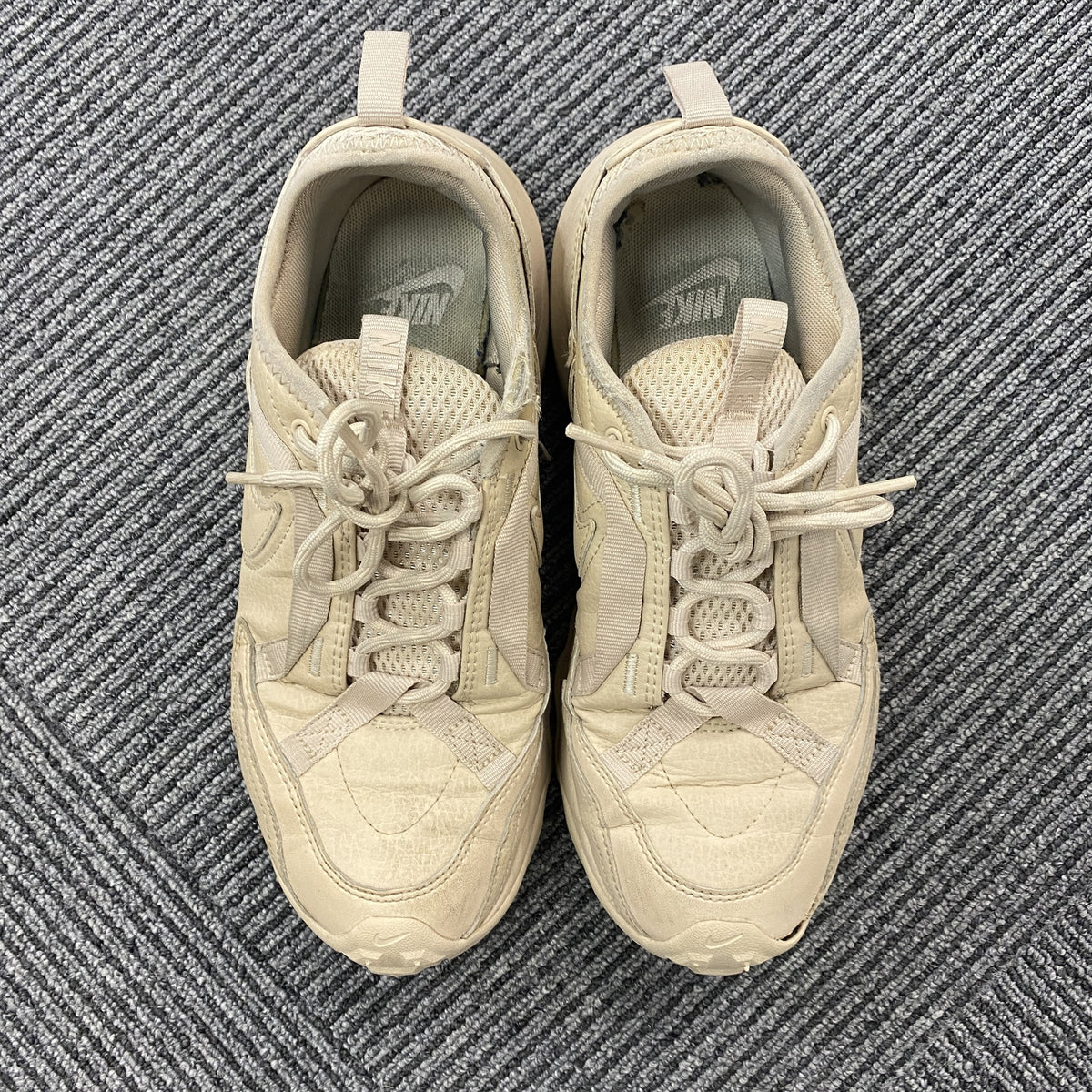 NIKE　ナイキ　TC7900　ローカットスニーカー　ベージュ　24.5cm　古着