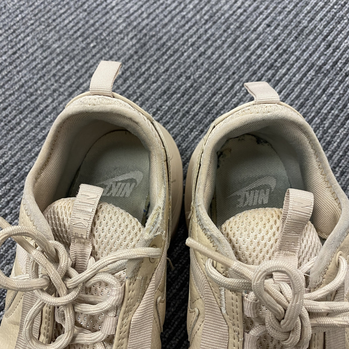 NIKE　ナイキ　TC7900　ローカットスニーカー　ベージュ　24.5cm　古着