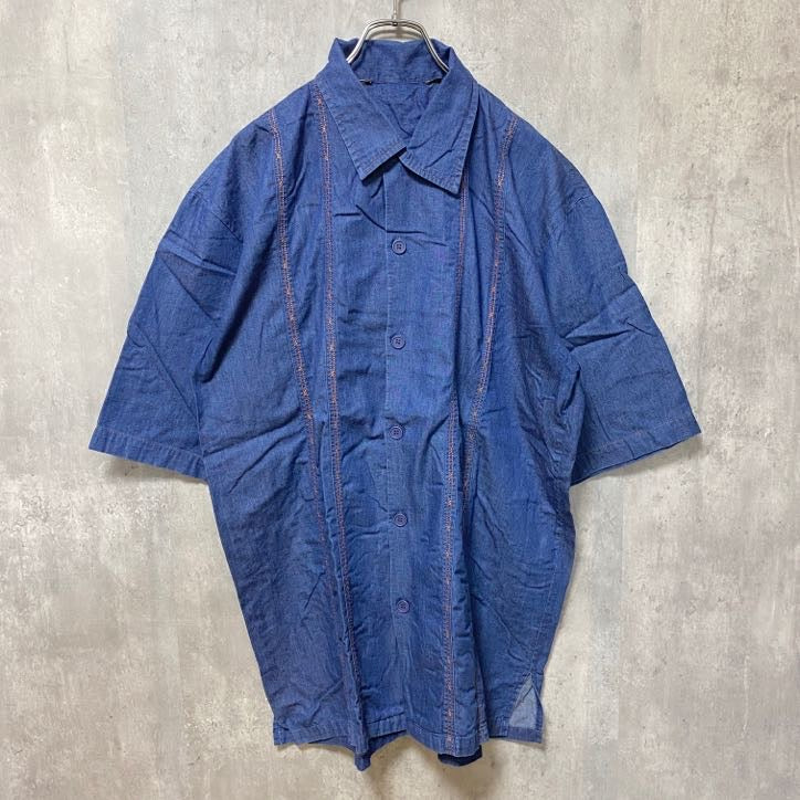 半袖刺繍デザインシャツ　デニム風　ネイビー　紺　レトロ　シンプルデザイン　ノームコア　オーバーサイズ　ビックシルエット　古着