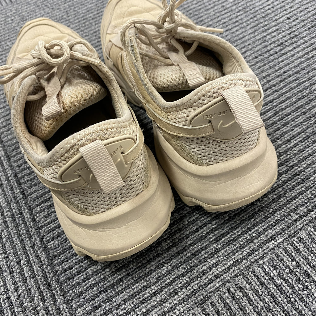 NIKE　ナイキ　TC7900　ローカットスニーカー　ベージュ　24.5cm　古着