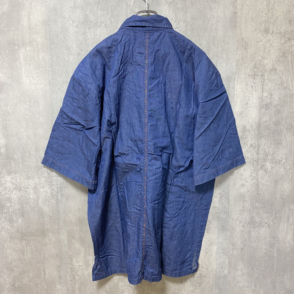 半袖刺繍デザインシャツ　デニム風　ネイビー　紺　レトロ　シンプルデザイン　ノームコア　オーバーサイズ　ビックシルエット　古着