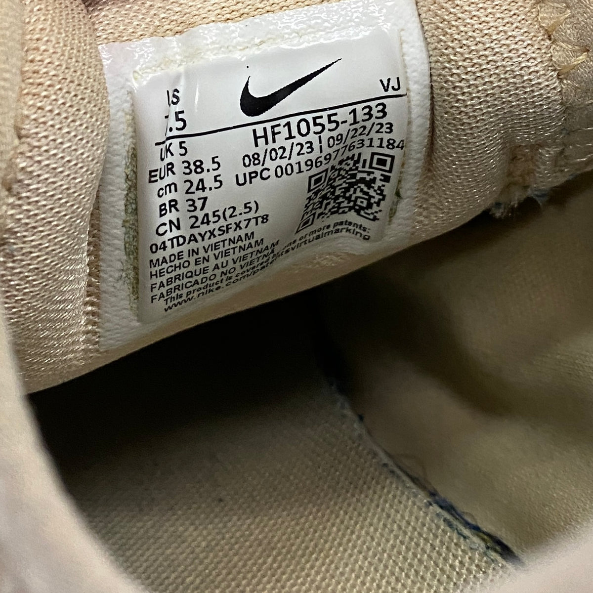 NIKE　ナイキ　TC7900　ローカットスニーカー　ベージュ　24.5cm　古着