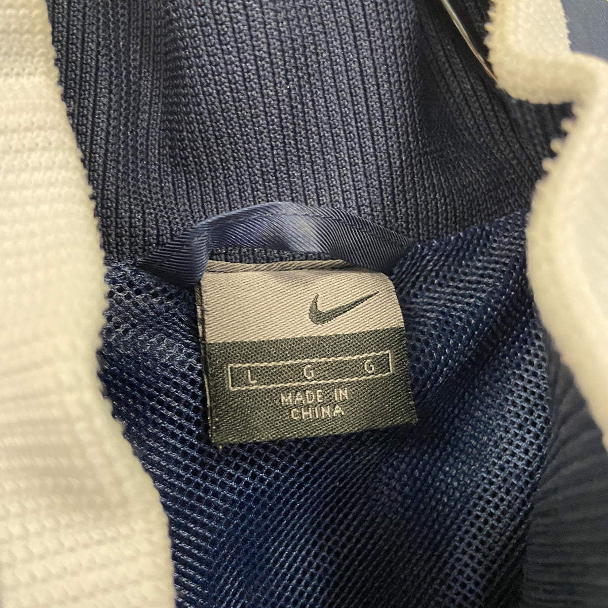 00s　NIKE　ナイキ　トラックジャケット/ジャージ　スウッシュ　刺繍ロゴ　ラグランスリーブ　紺　ネイビー　Lサイズ　古着