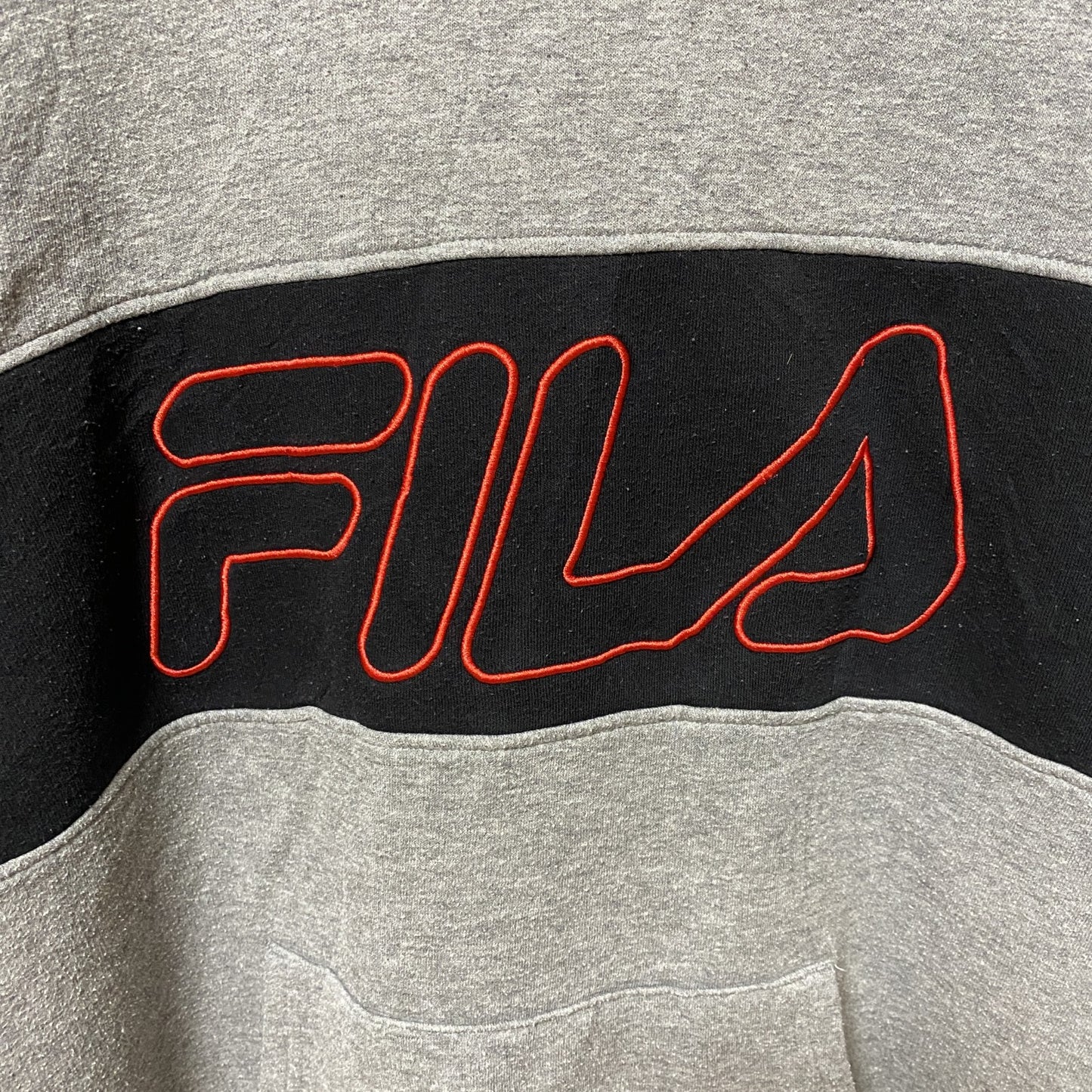 古着 used　FILA フィラ　長袖ロゴプリントパーカー　フード付きトレーナー　グレー　ブラック　秋冬服　Mサイズ